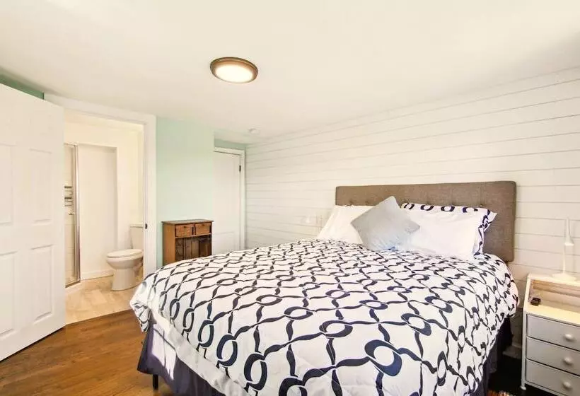 Aamiaismajoitus (B&B) The Cottage At Amos Lake