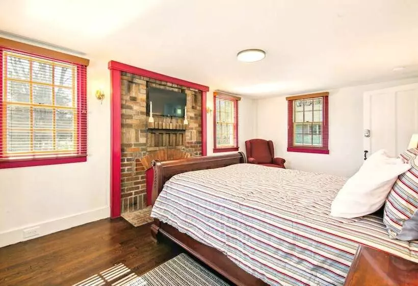 Aamiaismajoitus (B&B) The Cottage At Amos Lake