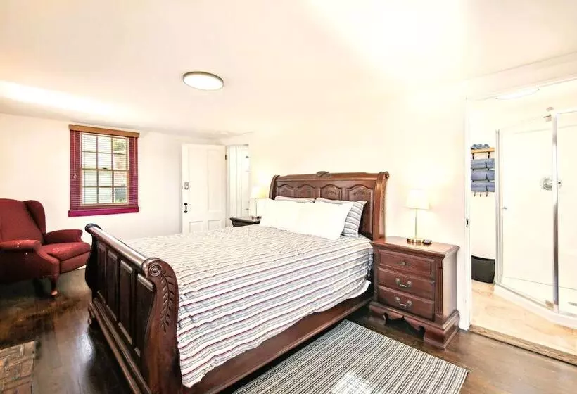 Aamiaismajoitus (B&B) The Cottage At Amos Lake