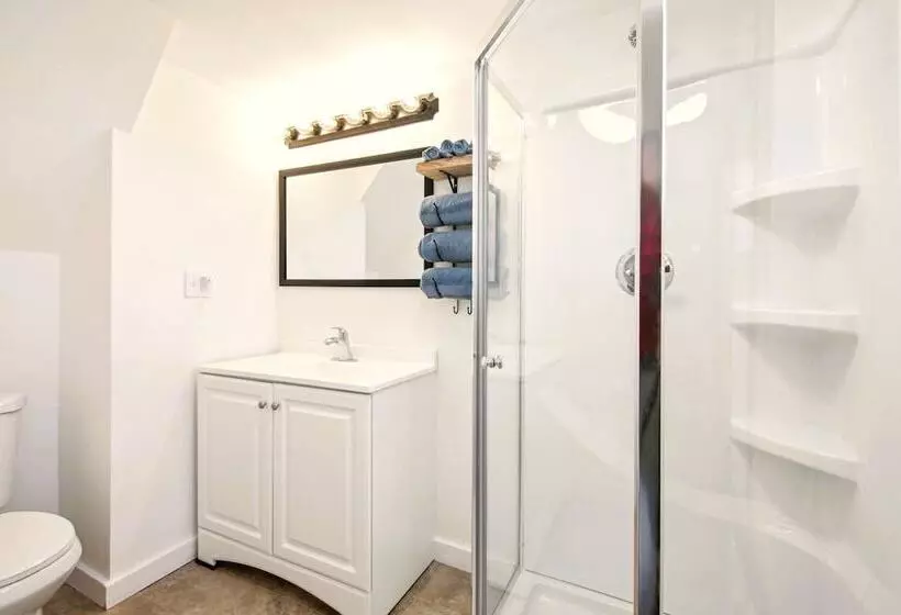 Aamiaismajoitus (B&B) The Cottage At Amos Lake