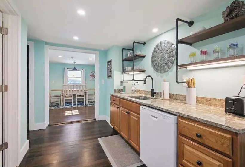 Aamiaismajoitus (B&B) The Cottage At Amos Lake