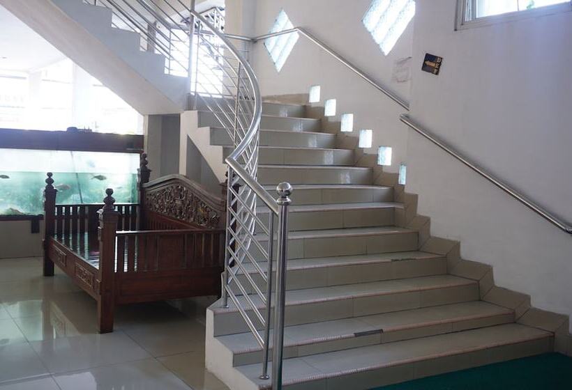 هتل Wijaya Family