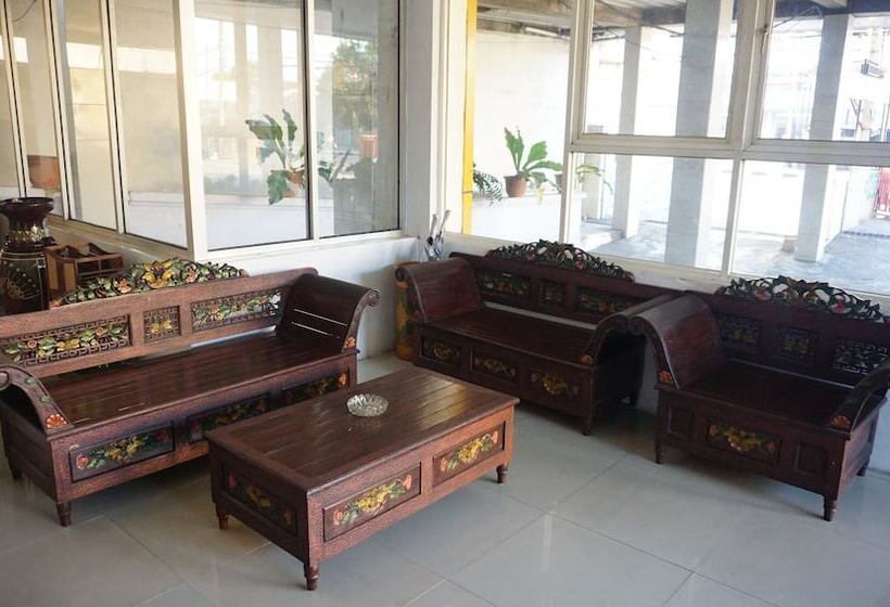 هتل Wijaya Family