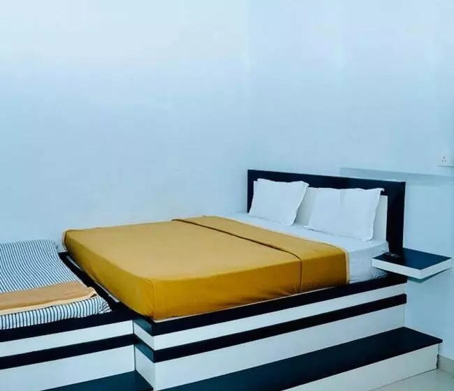 Hotelli Kunnathoor Red Castle Vagamon