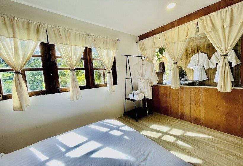 Отель Monruamsuk Homestay Cafe And Bistro