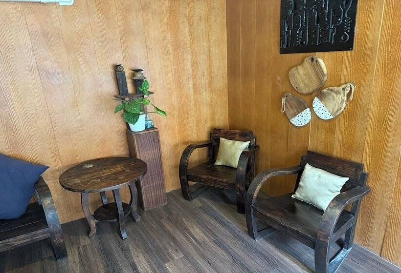 Отель Monruamsuk Homestay Cafe And Bistro