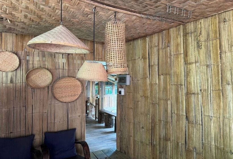 Отель Monruamsuk Homestay Cafe And Bistro