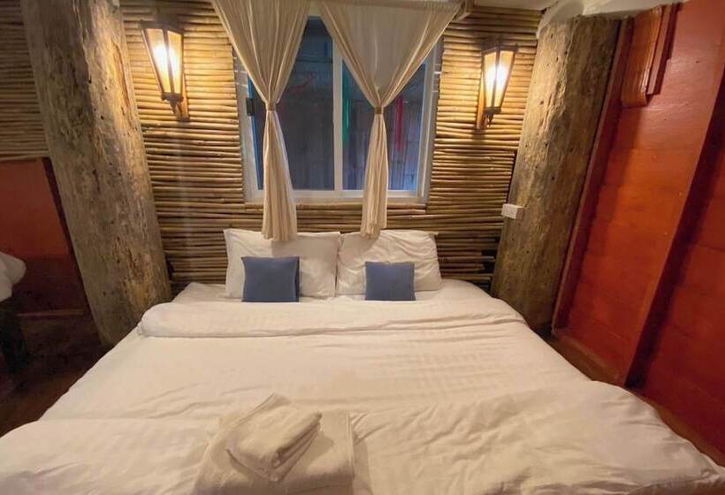 Отель Monruamsuk Homestay Cafe And Bistro