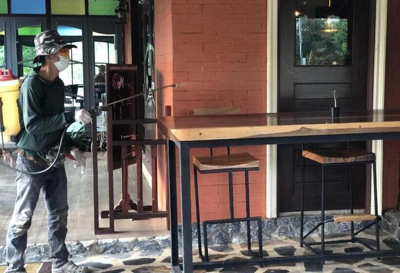 Отель Malang Por