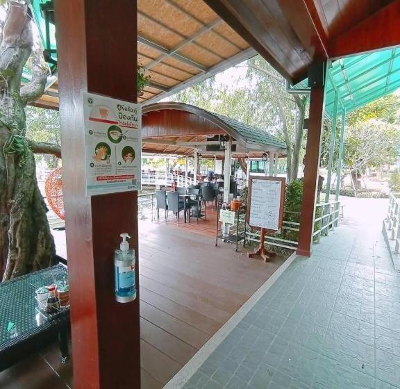 Отель Malang Por