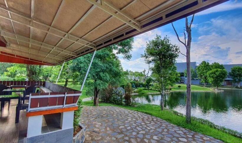 Отель Malang Por