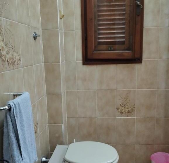 پانسیون The Family House