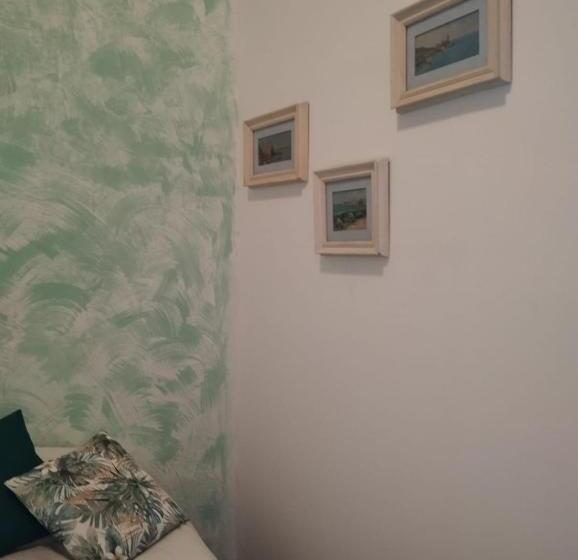 پانسیون The Family House