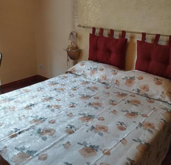 پانسیون The Family House