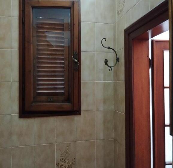 پانسیون The Family House