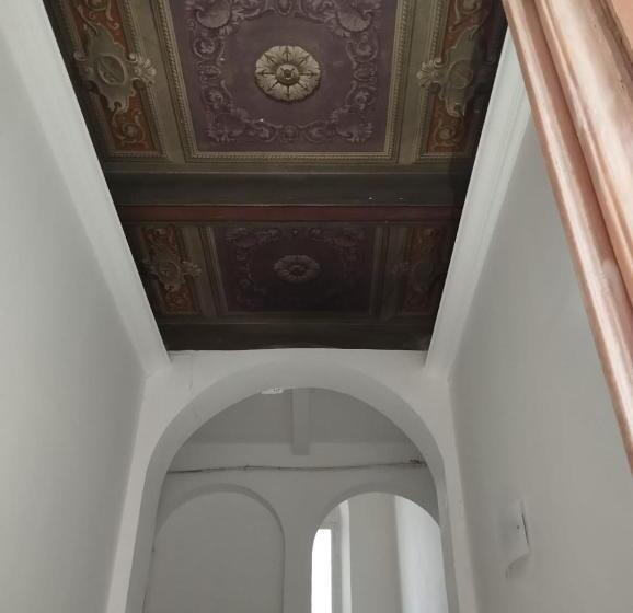 پانسیون The Family House