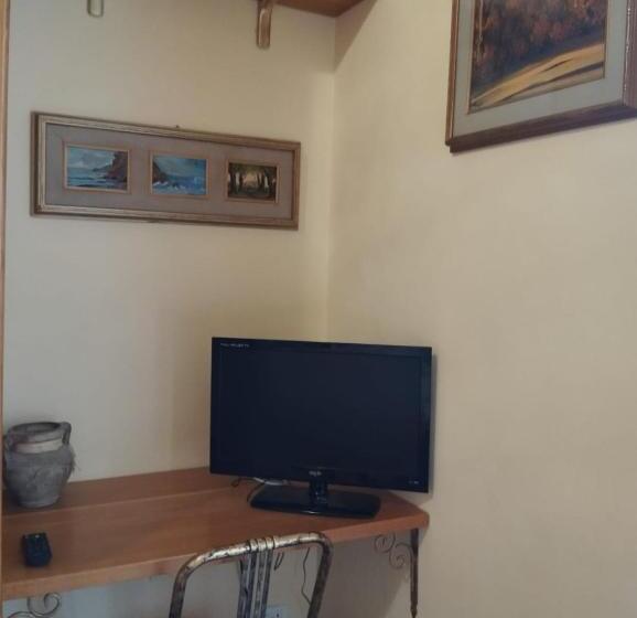 پانسیون The Family House