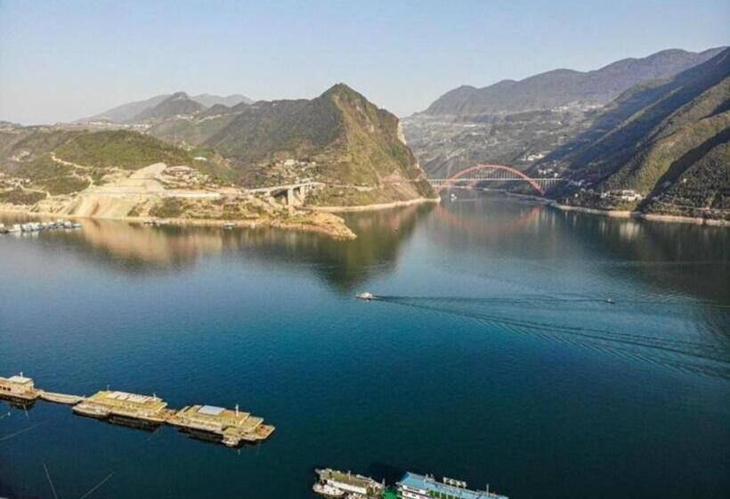 Vienna Hotel Chongqing Wushan Municipal Government