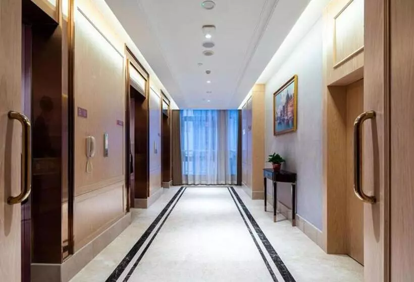 Vienna Hotel Chongqing Wushan Municipal Government