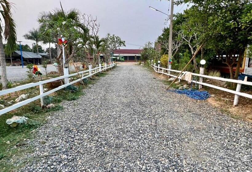 Hotel เฮือนคำเเก้วรีสอร์ท & Kk House Cafa Nan