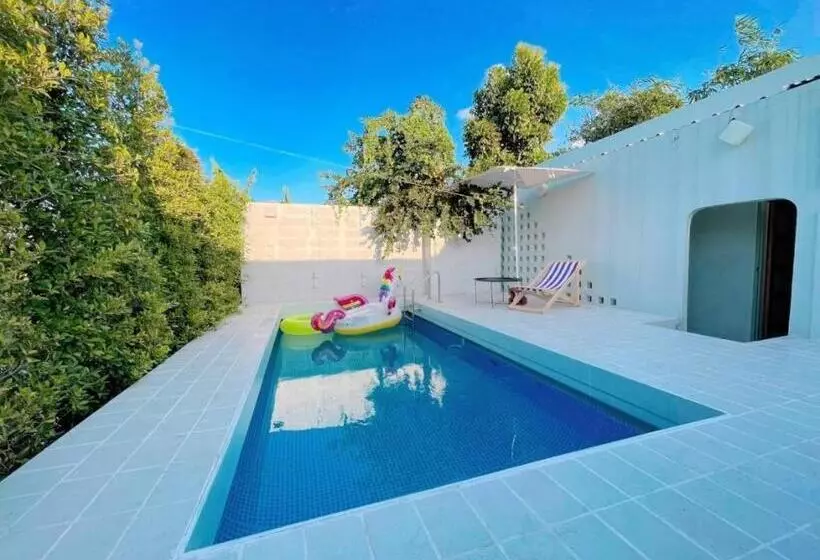 Hotelli 7 Class Pool Villa