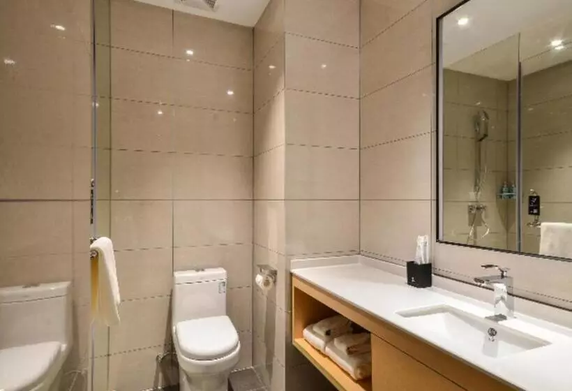 Hotelli City Comfort Inn Jingzhou Fantawild Shashi Middle School