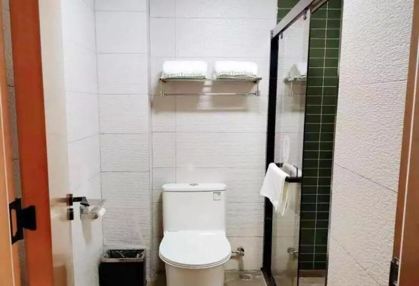 Hotelli Greentree Inn Express Guannan County Xinwan Bei Road