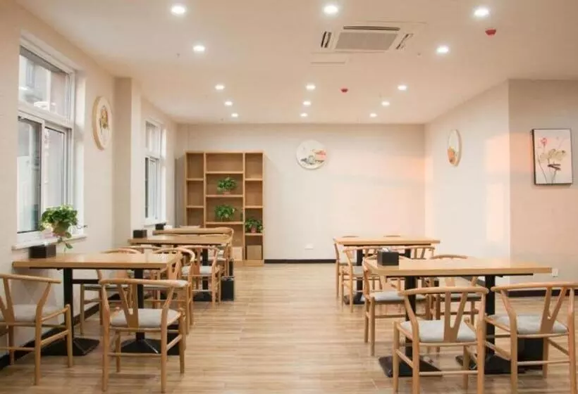 Hotelli Greentree Inn Express Guannan County Xinwan Bei Road