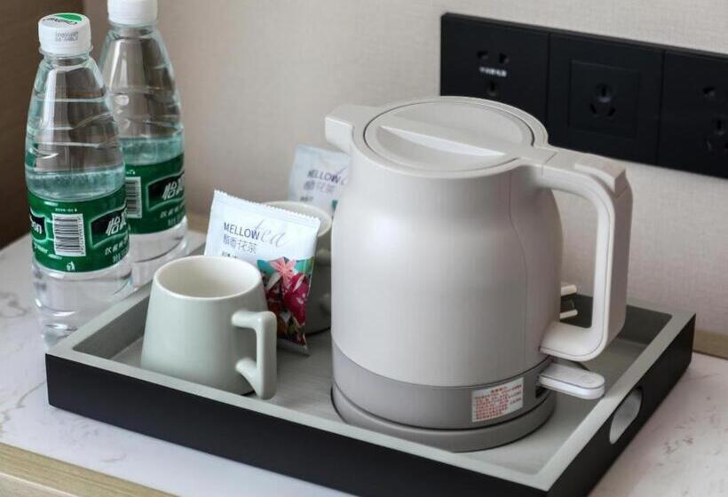 Lavande Hotel Wuhan 2nd Guanggu Road