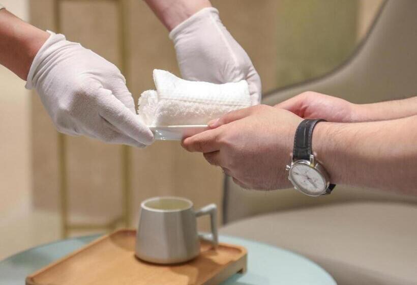 Lavande Hotel Wuhan 2nd Guanggu Road