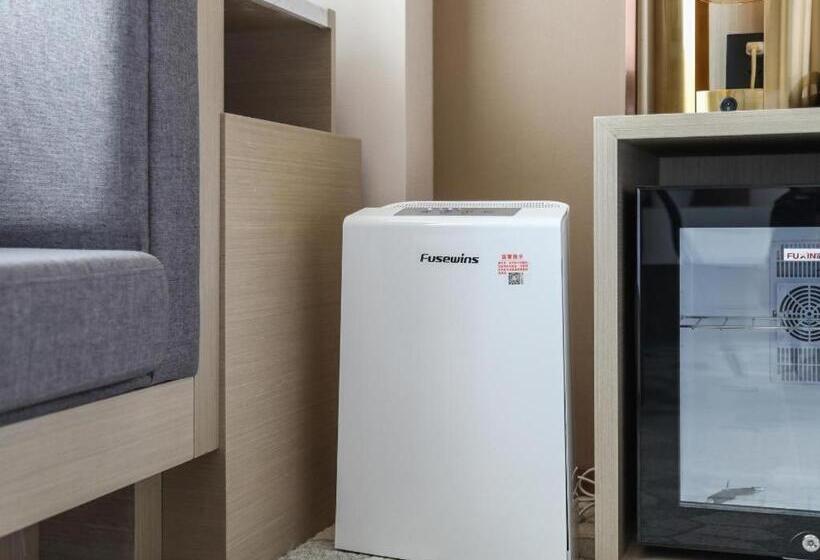 Lavande Hotel Wuhan 2nd Guanggu Road