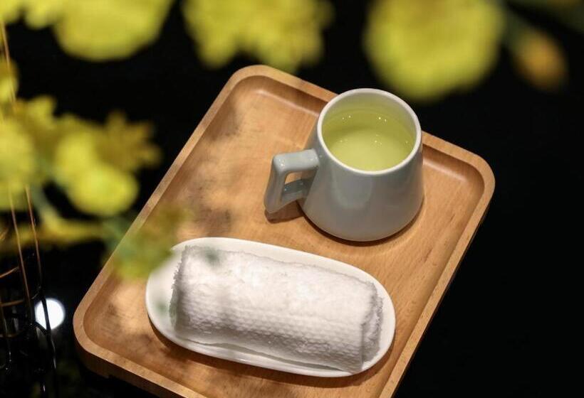 Lavande Hotel Wuhan 2nd Guanggu Road