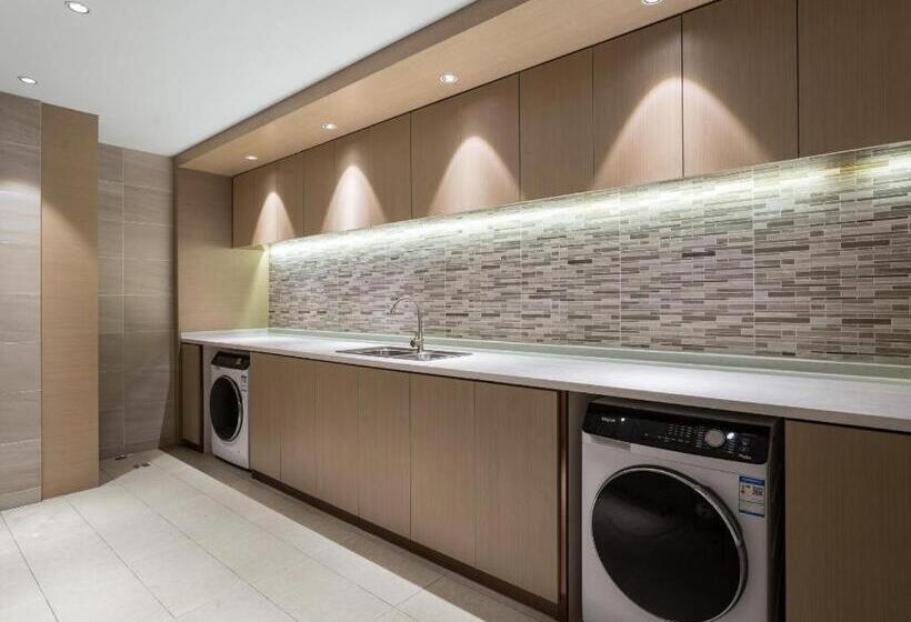 Lavande Hotel Wuhan 2nd Guanggu Road