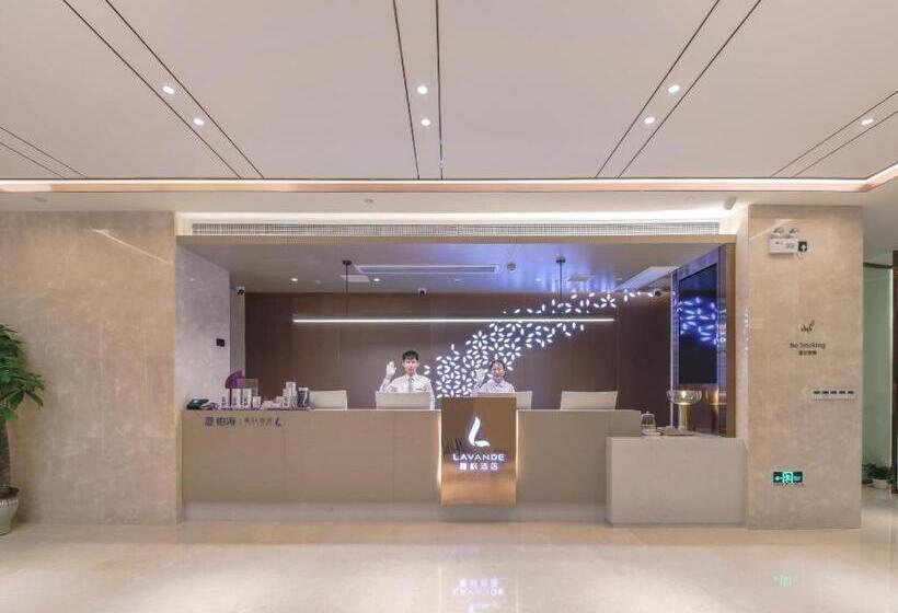 Lavande Hotel Wuhan 2nd Guanggu Road