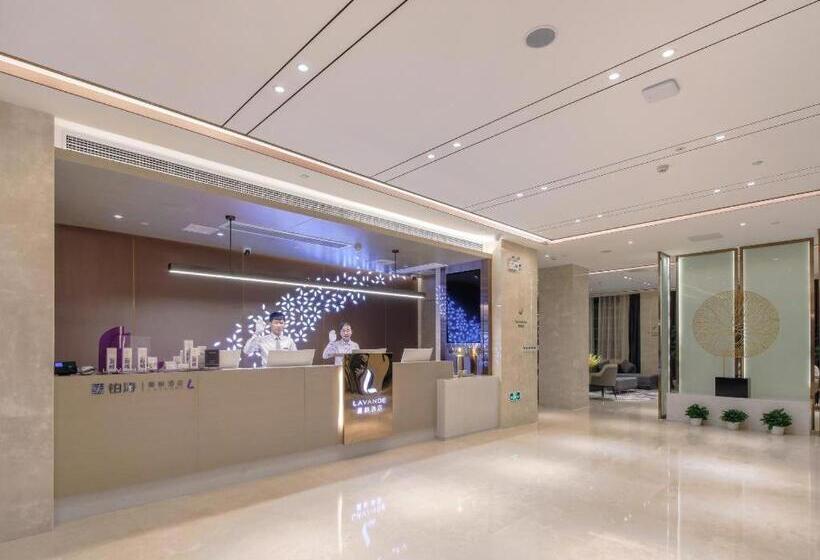 Lavande Hotel Wuhan 2nd Guanggu Road