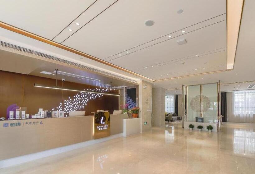 Lavande Hotel Wuhan 2nd Guanggu Road