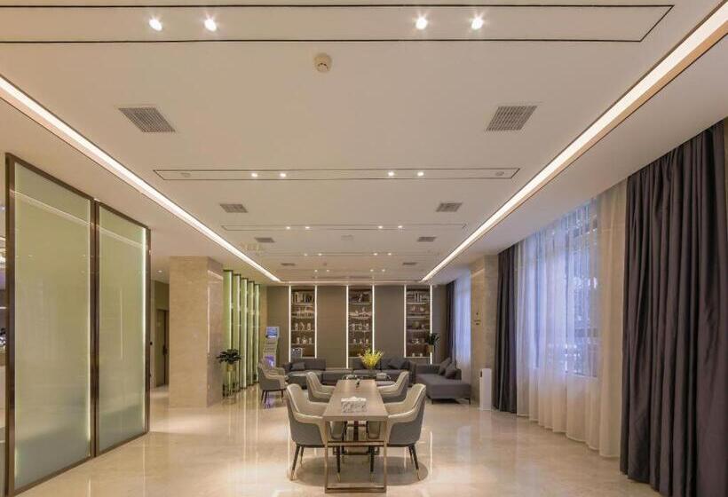 Lavande Hotel Wuhan 2nd Guanggu Road