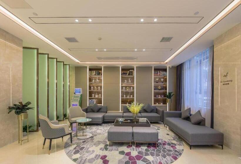 Lavande Hotel Wuhan 2nd Guanggu Road