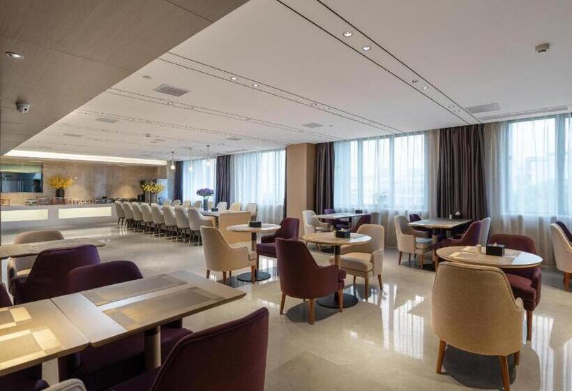 Lavande Hotel Wuhan 2nd Guanggu Road