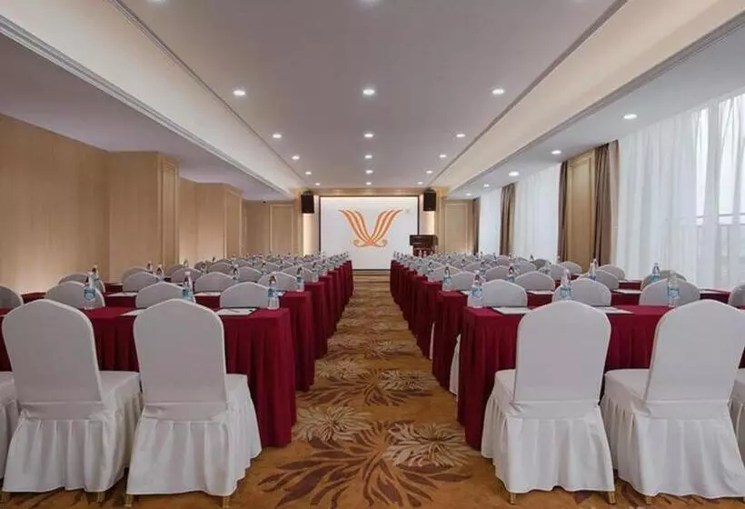 Vienna Hotel Chengdu North Railway Station North Square Wukuaishi Metro Station