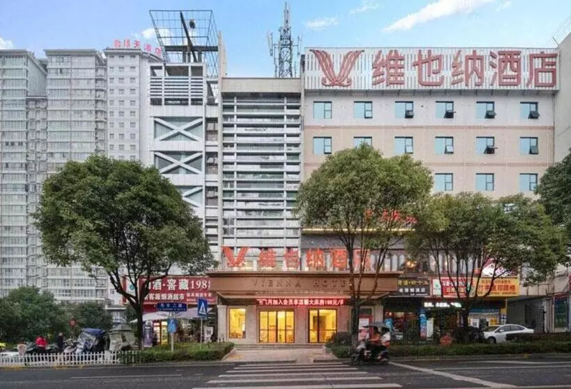 Vienna Hotel Kaili Stadium