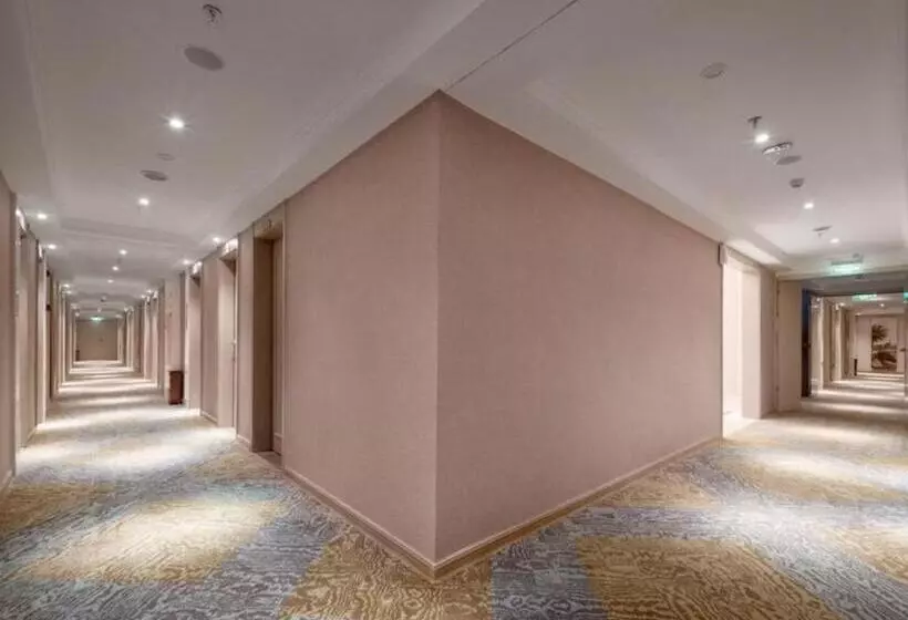 Vienna Hotel Kaili Stadium