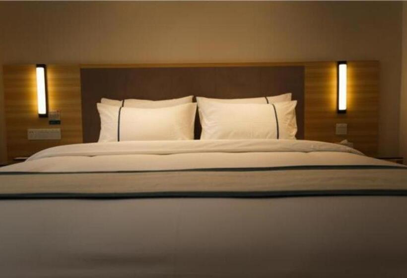 בית מלון כפרי City Comfort Inn Baise Lingyun Stadium