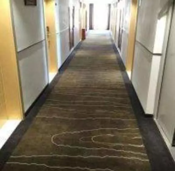 ホテル City Comfort Inn Yi Ning Jichang Road Shanghaicheng