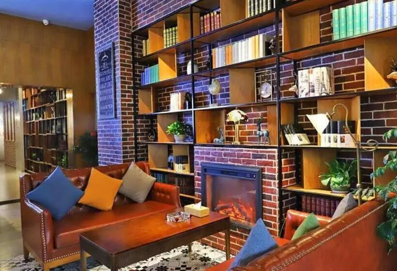 Hotelli James Joyce Coffetel Guangyuan High Speed Railway Station Dongba Municipal Government