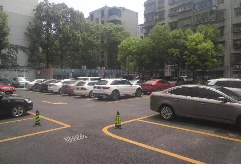 Hotelli James Joyce Coffetel Guangyuan High Speed Railway Station Dongba Municipal Government