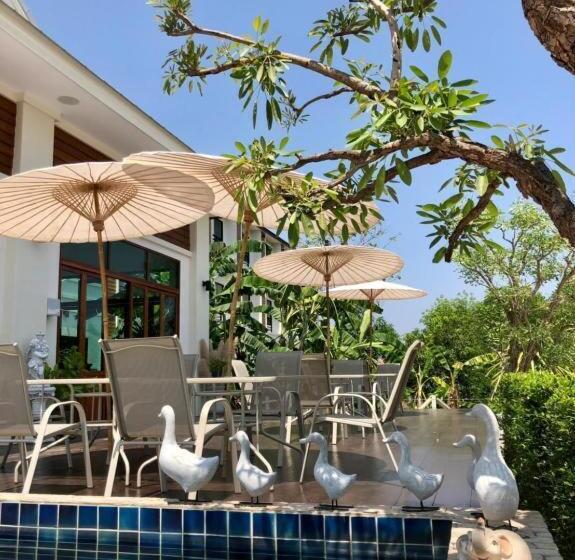 בית מלון כפרי Kokhaburi