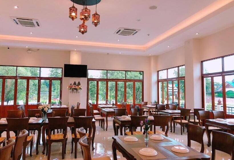 בית מלון כפרי Kokhaburi