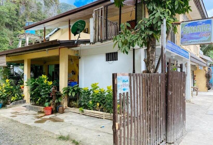 בית מלון כפרי Reddoorz @ Bunakidz Lodge El Nido Palawan