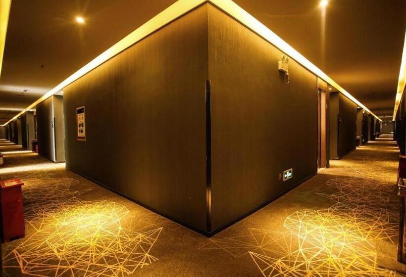 فندق Zmax Lhasa Potala Palace Square